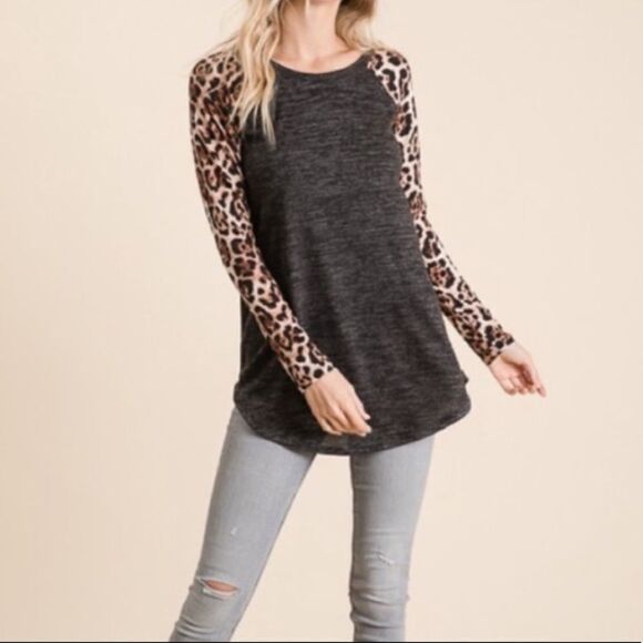 Leopard Sleeve Raglan Top - Picture 6 of 12